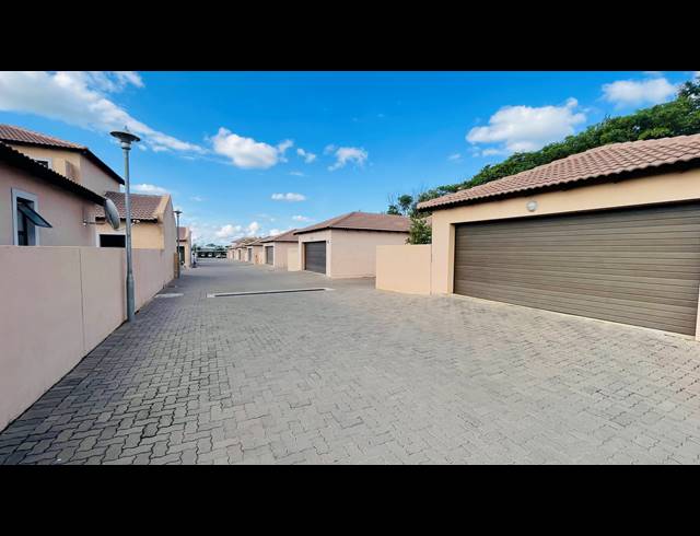 3 BEDROOM TOWNHOUSE FOR SALE IN MONTANA